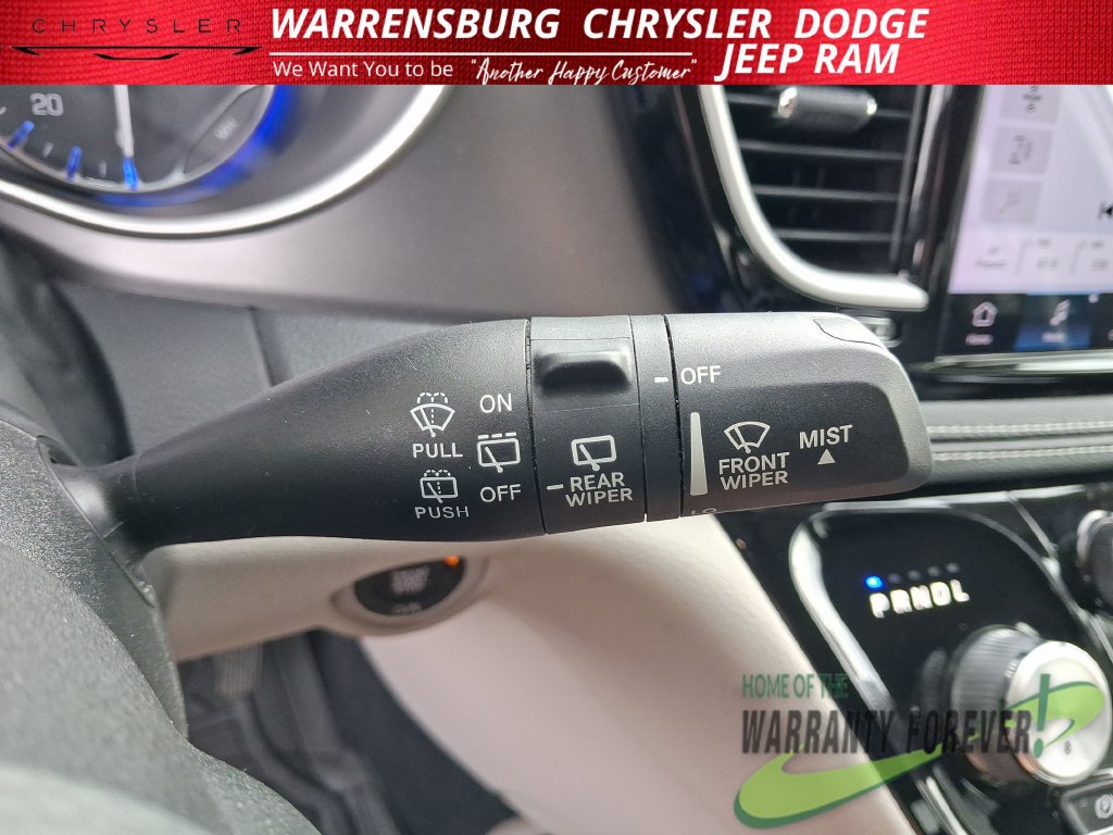 Used 2023 Chrysler Pacifica Touring-L FWD image 20