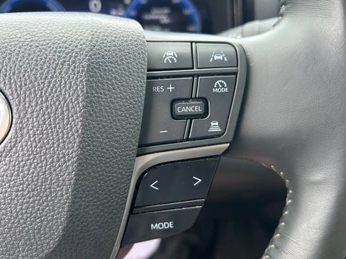 Used 2025 Toyota Camry XLE FWD image 27