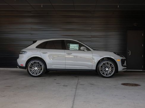 New 2025 Porsche Macan image 8