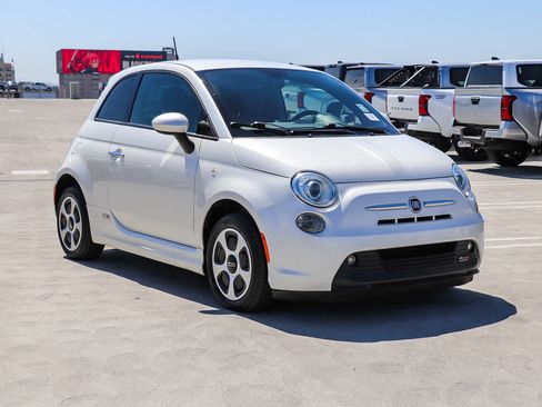 Used 2016 FIAT 500 e FWD image 3
