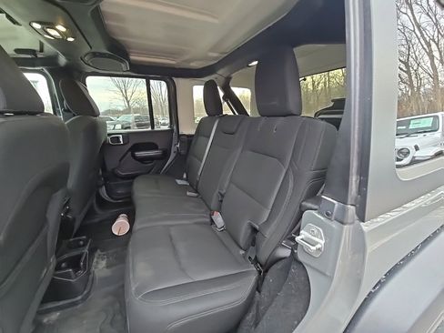 Used 2019 Jeep Wrangler Unlimited Sport S image 18