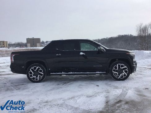 Used 2024 Chevrolet Silverado EV RST image 2