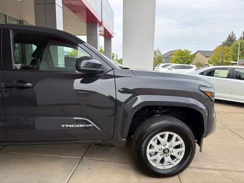 Certified 2025 Toyota Tacoma SR5 AWD/4WD image 13