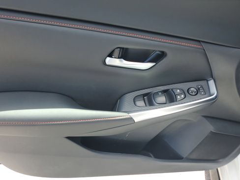 New 2025 Nissan Sentra SR w/ Midnight Edition image 18