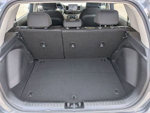 Used 2025 Hyundai Venue SEL FWD image 7