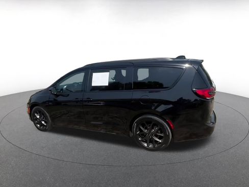 Used 2025 Chrysler Pacifica Limited FWD image 10