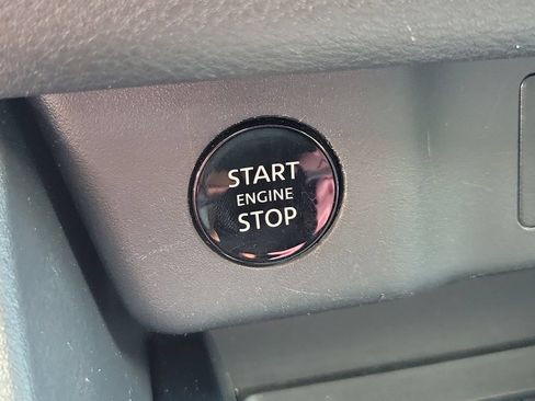 Used 2025 Nissan Rogue SV FWD image 29