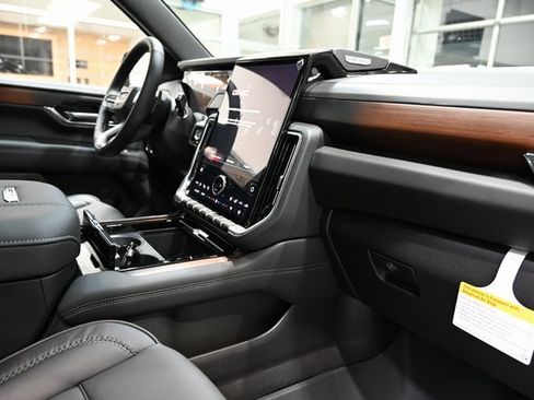 New 2026 GMC Yukon Denali w/ Sun & Power Step Package image 16