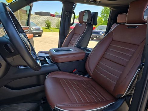 Used 2023 GMC Yukon XL Denali Ultimate AWD/4WD image 16