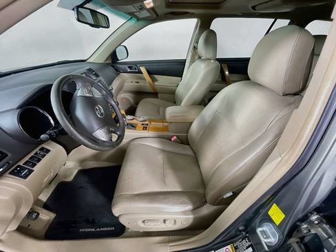 Used 2010 Toyota Highlander Limited w/ Extra Value Pkg 3 AWD/4WD image 23