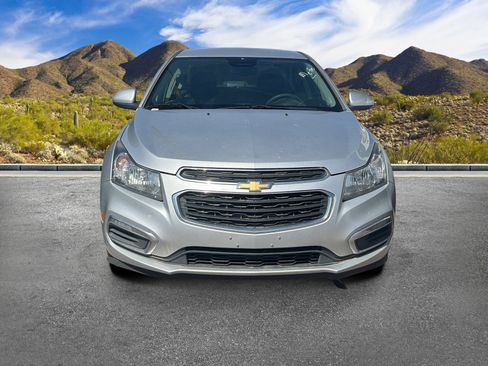 Used 2016 Chevrolet Cruze LT FWD image 3