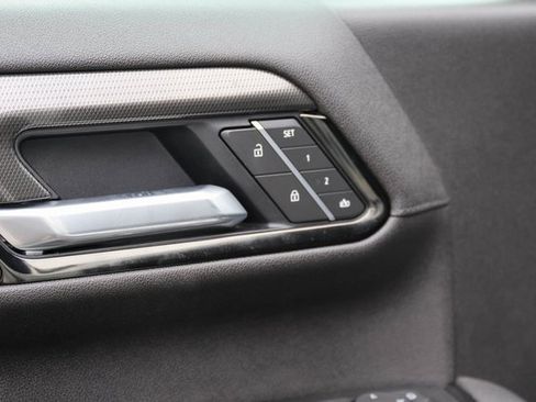 Used 2025 GMC Sierra 2500 AT4 image 10