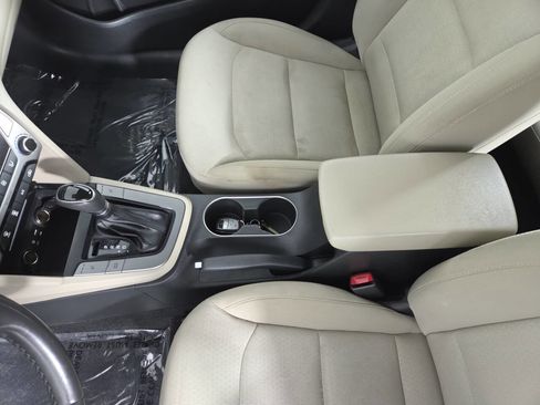Used 2018 Hyundai Elantra Value Edition w/ Cargo Package FWD image 17