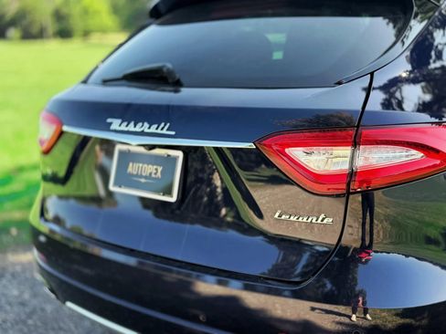 Used 2018 Maserati Levante GranLusso AWD/4WD image 25