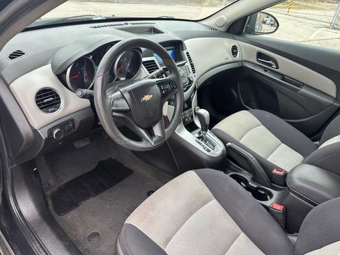 Used 2014 Chevrolet Cruze LS image 13