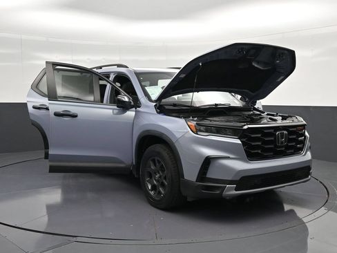 Used 2023 Honda Pilot TrailSport image 35