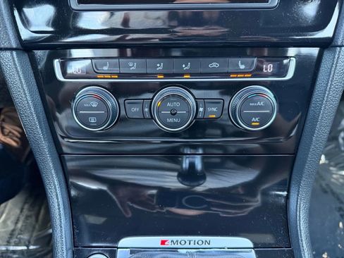 Used 2016 Volkswagen Golf 4-Door image 16