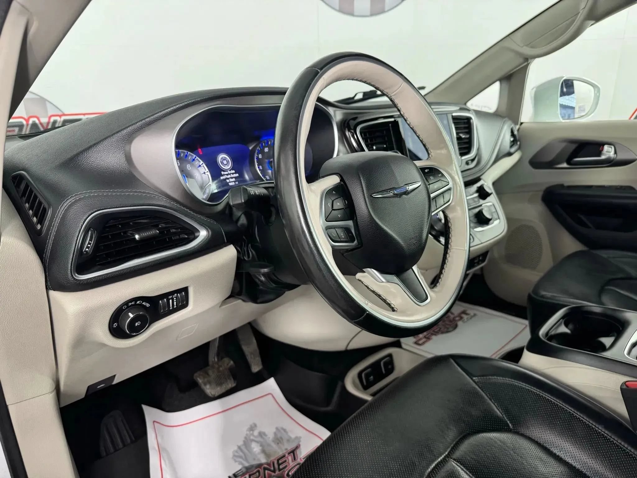 Used 2019 Chrysler Pacifica Limited FWD image 10