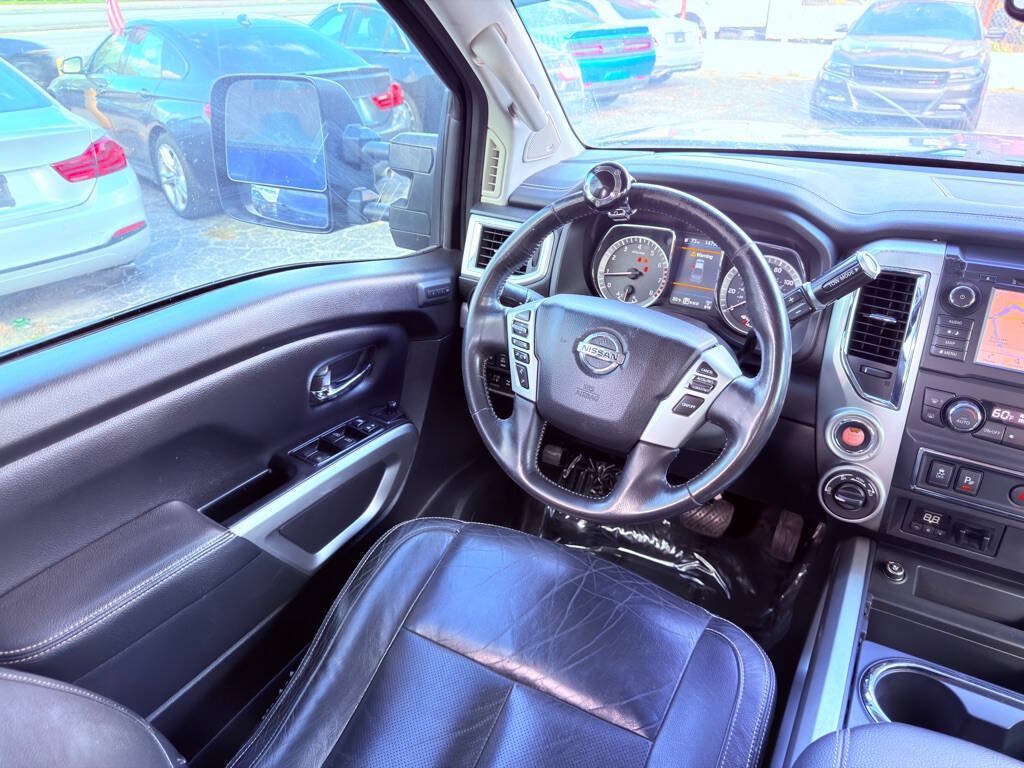 Used 2019 Nissan Titan PRO-4X w/ Pro-4x Convenience Package AWD/4WD image 12