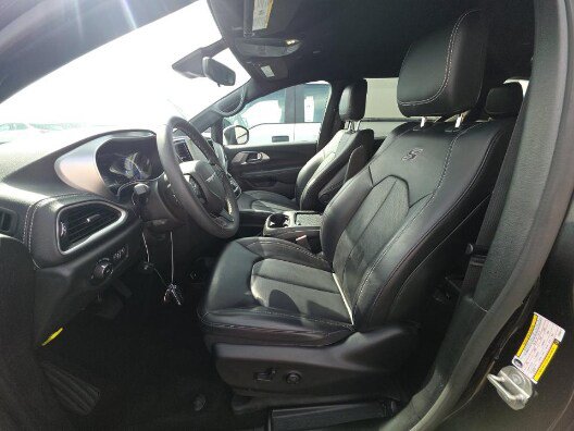 Used 2023 Chrysler Pacifica Touring-L w/ S Appearance Package FWD image 12