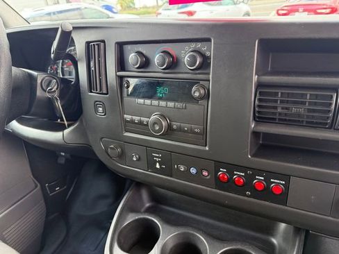 Used 2014 Chevrolet Express 2500 RWD image 9