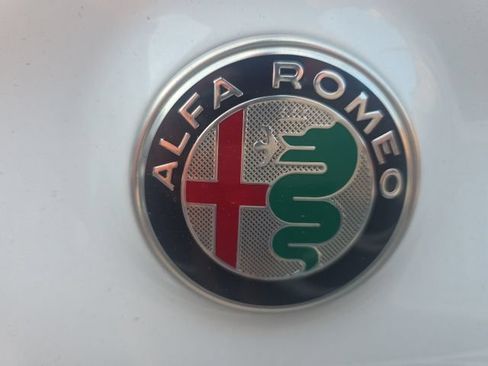 Used 2018 Alfa Romeo Giulia AWD image 5