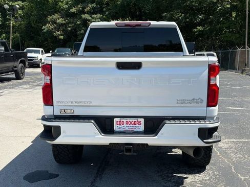 Used 2023 Chevrolet Silverado 2500 High Country w/ LPO, Hitch Package AWD/4WD image 4