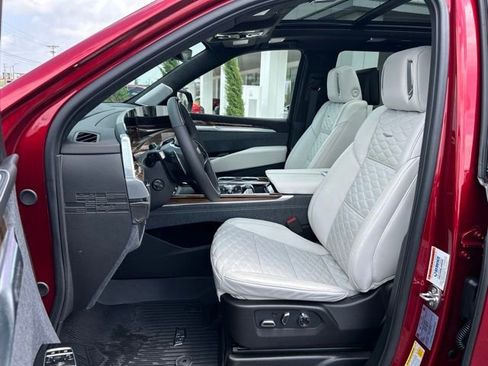 Certified 2026 Cadillac Escalade Platinum Sport w/ LPO, Floor Liner Package AWD/4WD image 9