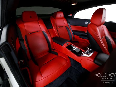 Used 2019 Rolls-Royce Wraith image 27