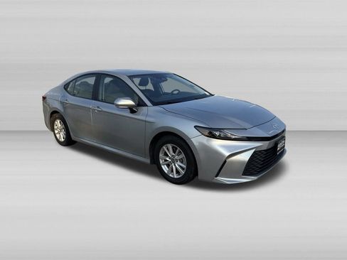 Used 2025 Toyota Camry LE FWD image 23