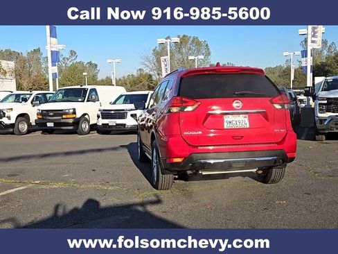 Used 2017 Nissan Rogue SV image 9