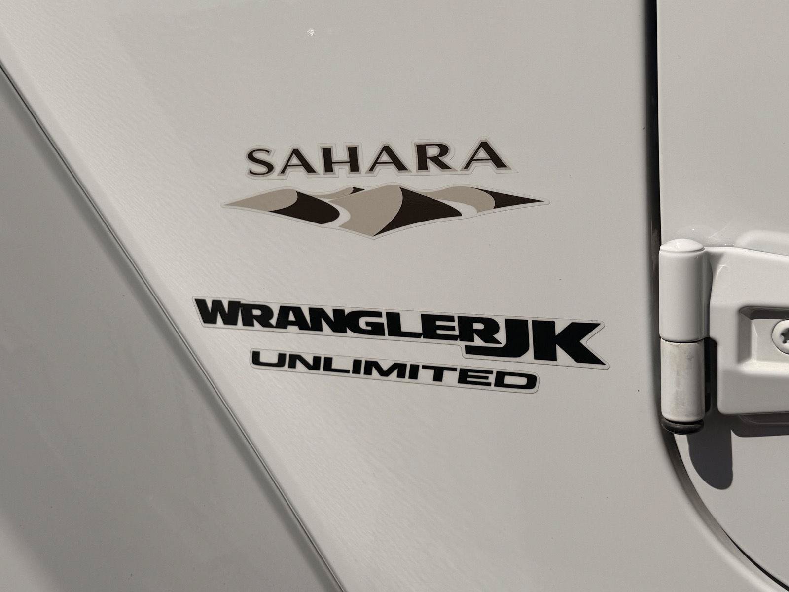 Used 2018 Jeep Wrangler Unlimited Sahara w/ Connectivity Group AWD/4WD image 12