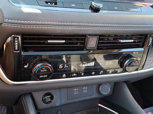 Used 2024 Nissan Rogue Platinum image 17