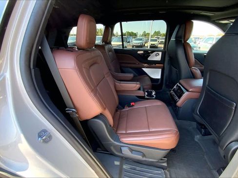 Used 2025 Lincoln Aviator Reserve w/ Equipment Group 201A AWD/4WD image 19