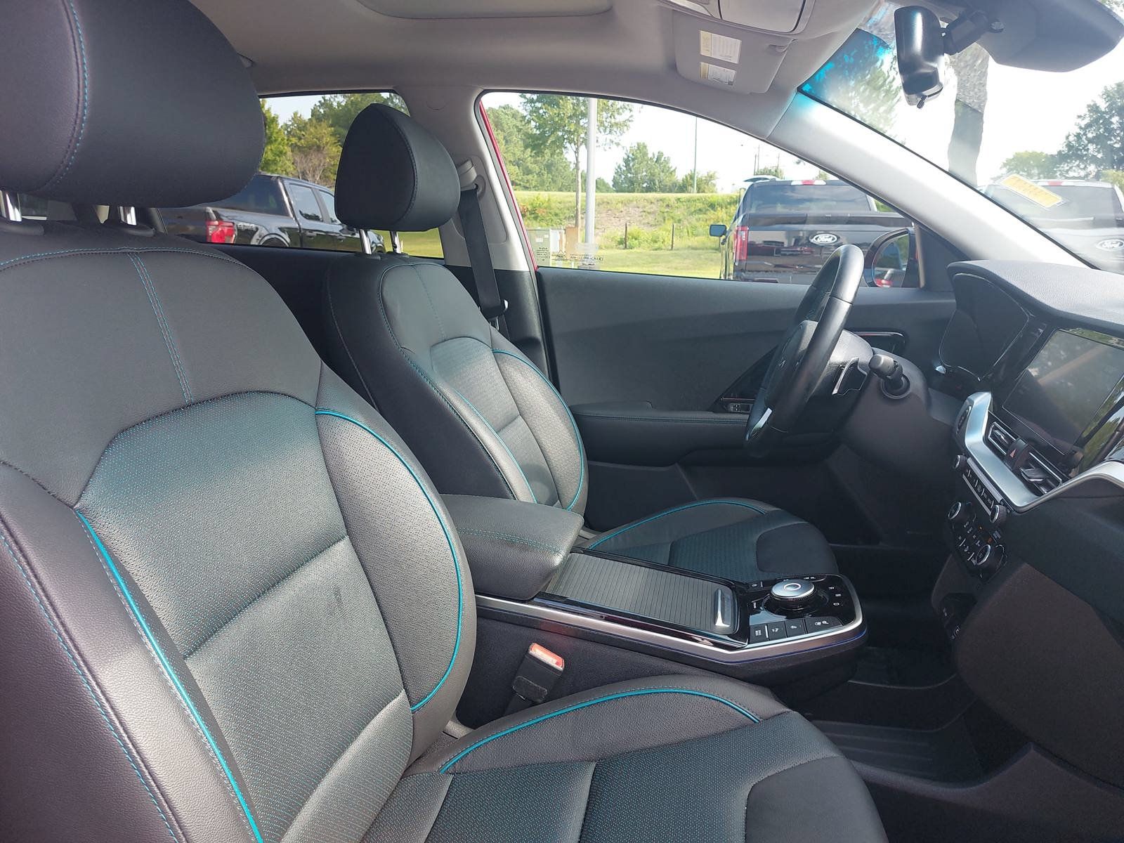 Used 2022 Kia Niro EX Premium w/ Cold Weather Package FWD image 10
