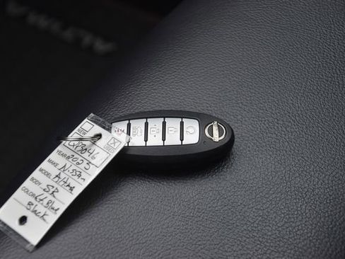 Used 2025 Nissan Altima 2.5 SR w/ SR Premium Package image 39