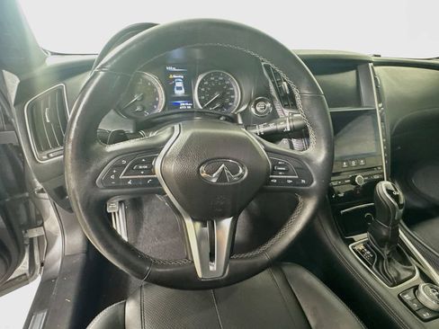 Used 2017 INFINITI Q60 Red Sport 400 AWD/4WD image 11