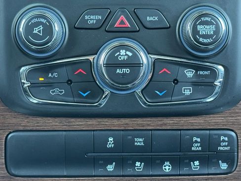 Used 2016 RAM 1500 Laramie AWD/4WD image 23