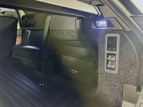 New 2026 Land Rover Range Rover Long Wheelbase SE image 24
