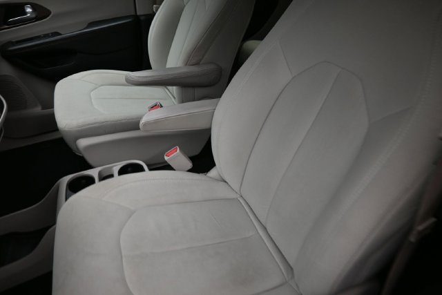 Used 2017 Chrysler Pacifica LX w/ Tire & Wheel Group FWD image 17