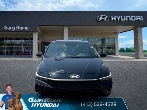Certified 2025 Hyundai Elantra SEL FWD image 10