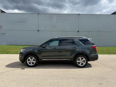 Used 2016 Ford Explorer XLT w/ Equipment Group 202A AWD/4WD image 4