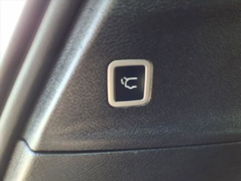 Used 2025 Chrysler Pacifica Select FWD image 30