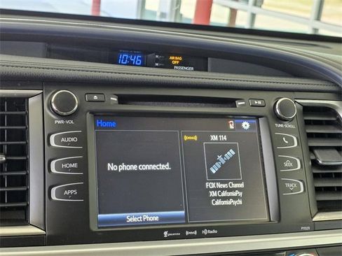 Used 2018 Toyota Highlander LE image 19