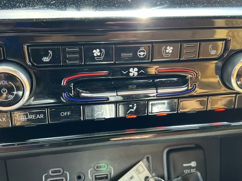Used 2023 Jeep Grand Cherokee Summit AWD/4WD image 29