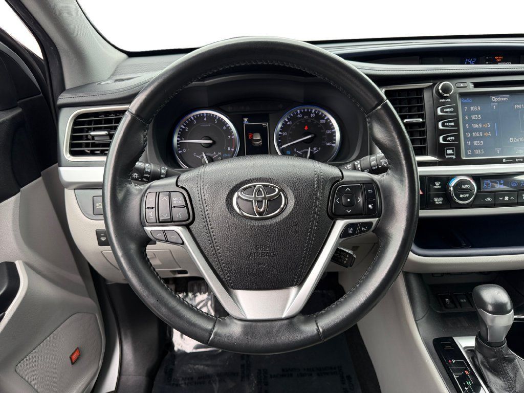 Used 2019 Toyota Highlander Limited AWD/4WD image 12