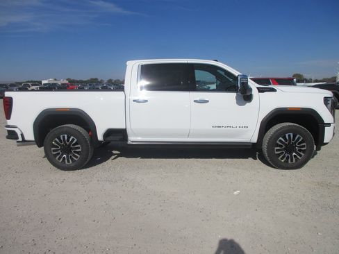 New 2026 GMC Sierra 2500 Denali Ultimate image 3