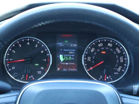 Used 2021 Toyota RAV4 XLE Premium image 18