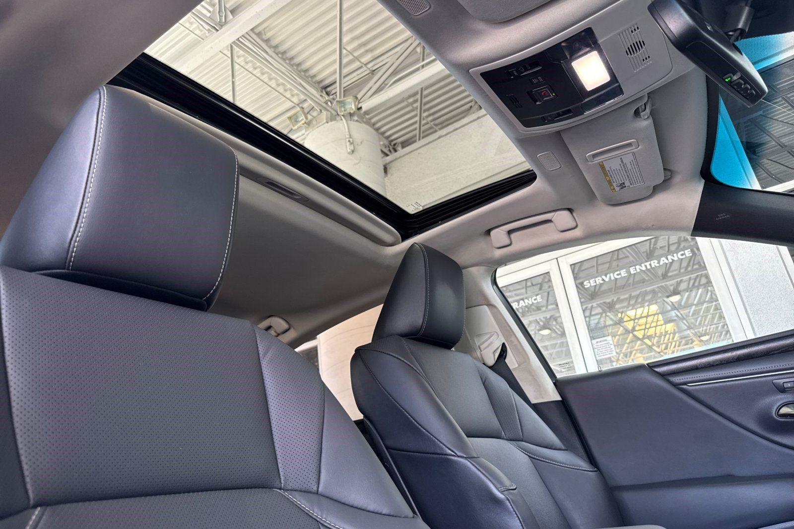 Certified 2025 Lexus ES 300h w/ Premium Package FWD image 20