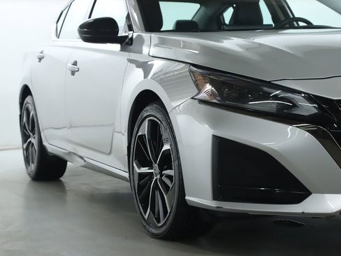 Used 2024 Nissan Altima 2.5 SR w/ SR Premium Package image 9